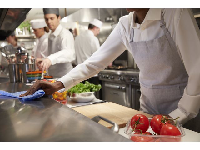 Dispenser TORK W8 Torkduk small pack vit